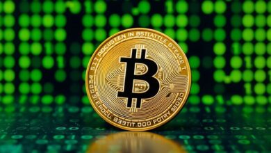 عملة بيتكوين على خلفية رقمية مستقبلية