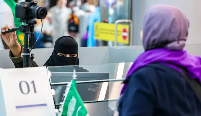 غرامة التأخر عن المغادرة بعد انتهاء تأشيرة دخول السعودية تصل إلى 50,000 ريال. 1 تأشيرة دخول السعودية